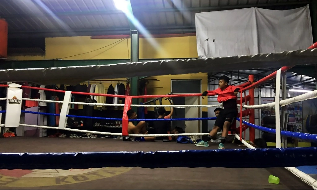 <p>Mengapa Ring Tinju Berbentuk Segi Empat?</p>