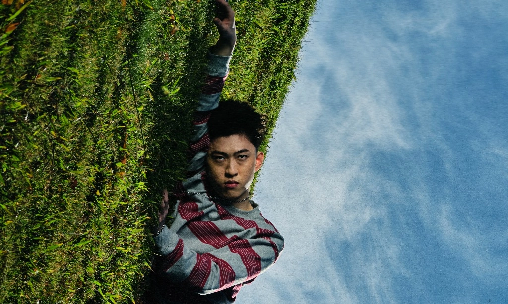 <p>Rich Brian Ungkap Sisi Rentan Diri Lewat Album <em>Where Is My Head?</em></p>