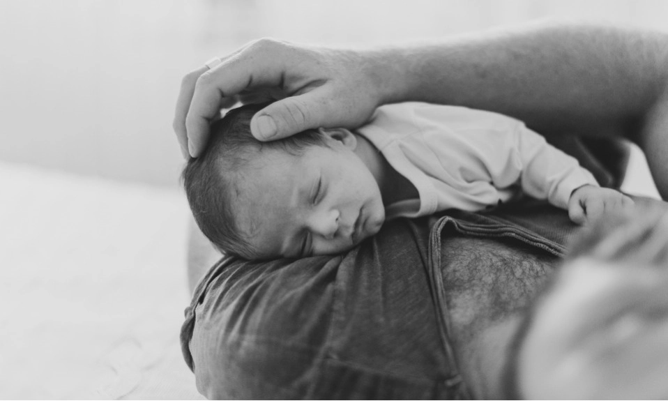 <p id="isPasted"><em>Paternal Postpartum Depression</em>, Saat Ayah Juga Alami<em>&nbsp;Baby Blues</em></p>