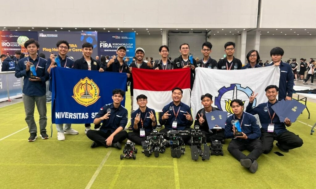 <p>Tim Robotika ITS Sabet 16 Penghargaan Di Ajang FIRA 2025</p>