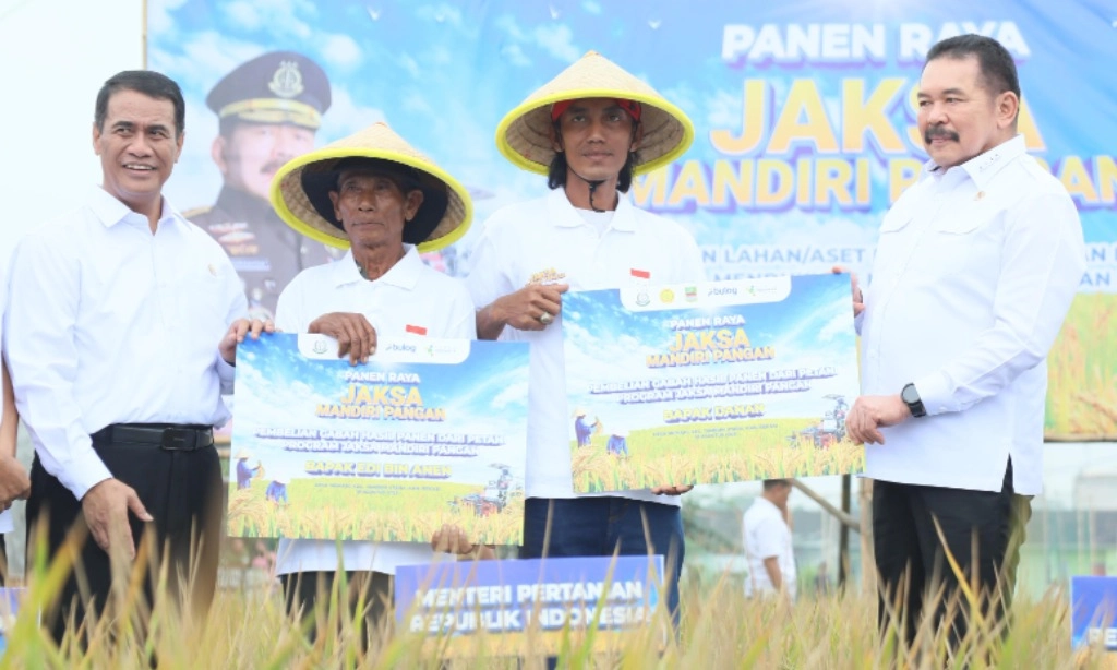 <p>Dukung Kementan, Jaksa Agung Perintahkan Jajaran Kawal Swasembada Pangan</p>