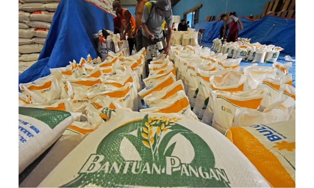 <p>Kerugian Negara Pengangkutan Bansos Rp200 Miliar</p>