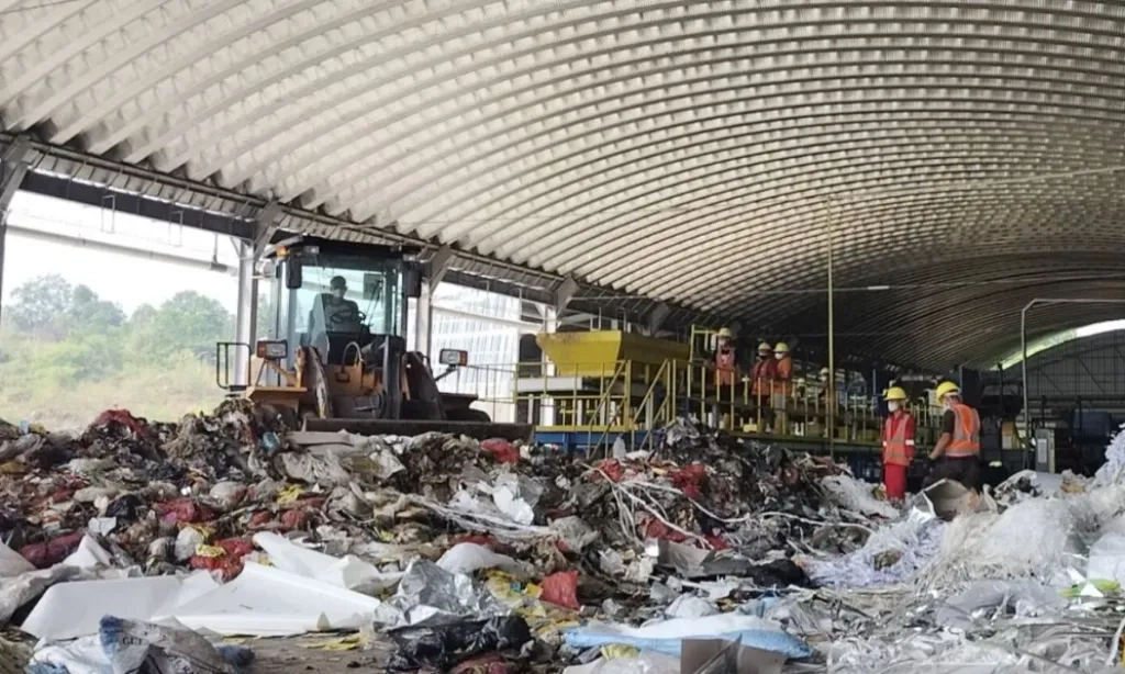 <p>Menteri LH Minta TPPAS Lulut Nambo Segera Dioperasikan</p>