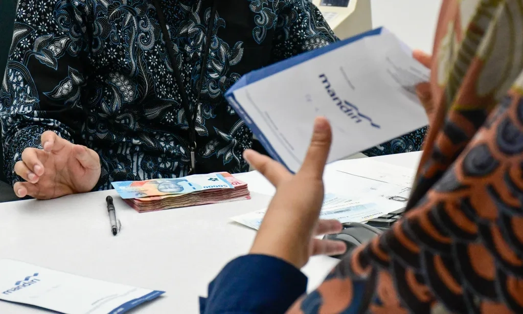 <p>Kalah Dibanding Swasta, OJK: Kinerja Bank BUMN Masih Tumbuh Positif</p>