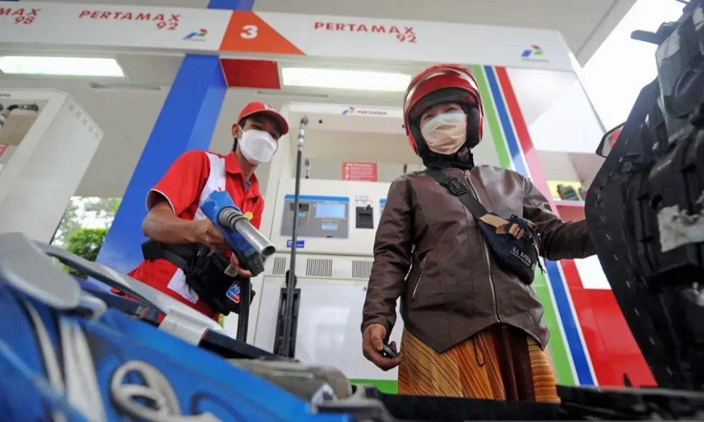 <p>Pertamax Turbo Naik Jadi Rp13.200, Pertamax Green Turun</p>