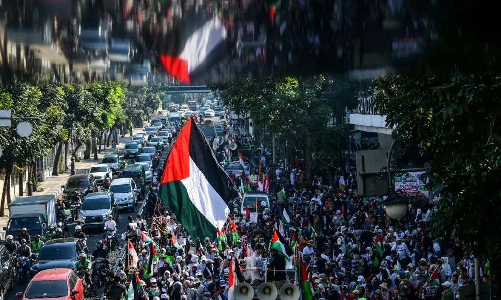 <div dir="auto" id="isPasted">Indef: Mayoritas Muslim, Indonesia Kalah Saing di Ekonomi Syariah</div>