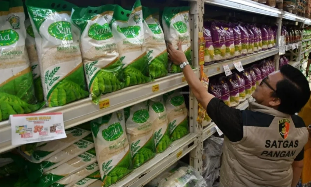 <p>Polri Tetapkan 28 Tersangka Kasus Beras Oplosan</p>