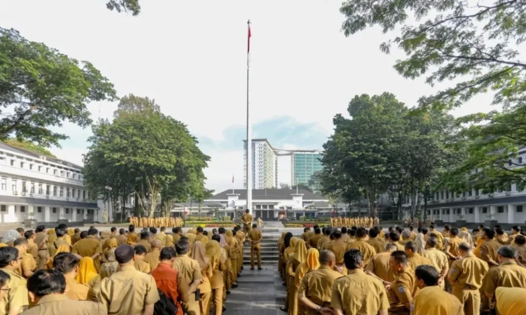 <p>Lincah Gerak Mutasi PNS Dalam Keterbatasan Ruang Fiskal</p>