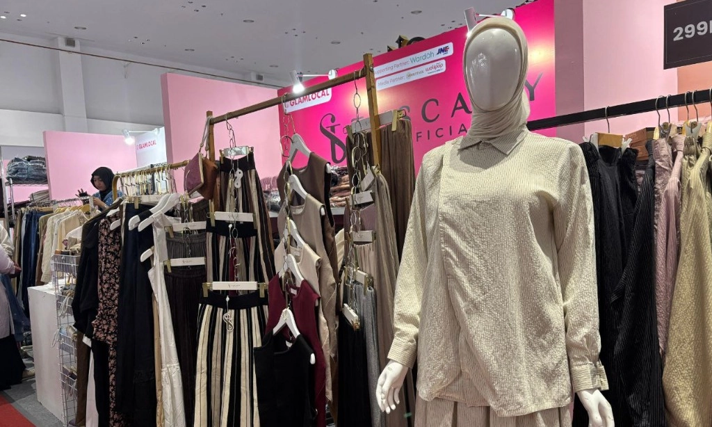 <p id="isPasted">Simpel dan <em>Color Coordination</em> Jadi Gaya Berpakaian Khas Gen Z</p>