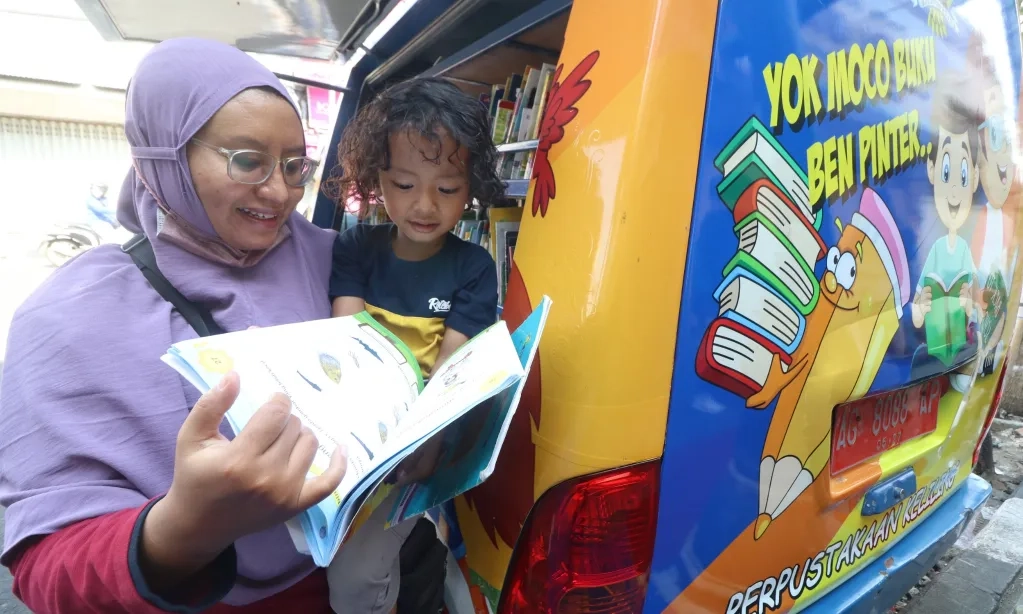 <p>Manfaat Membaca Buku Di Tengah Candu Medsos </p>