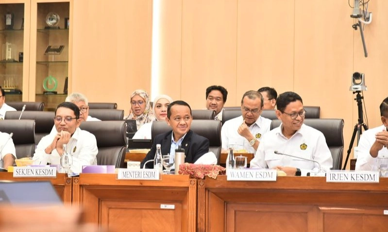 <p>Bahlil Usul Anggaran ESDM 2026 Naik Jadi Rp21,67 T</p>