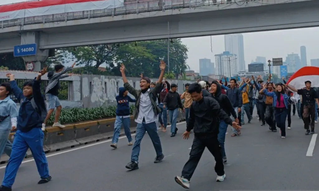 <p>Pramono Tidak Cabut KJP Pelajar Ikut Demo</p>