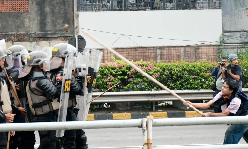 <p>DPR Minta Maaf Dan Janji Dengar Aspirasi Rakyat</p>