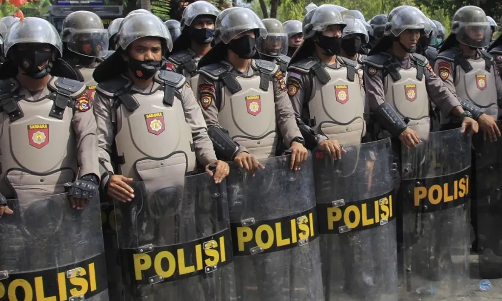 <p>Termasuk Rantis, Anggaran Pengendali Massa Polri 2021-2025 Tembus Rp2,6 T</p>