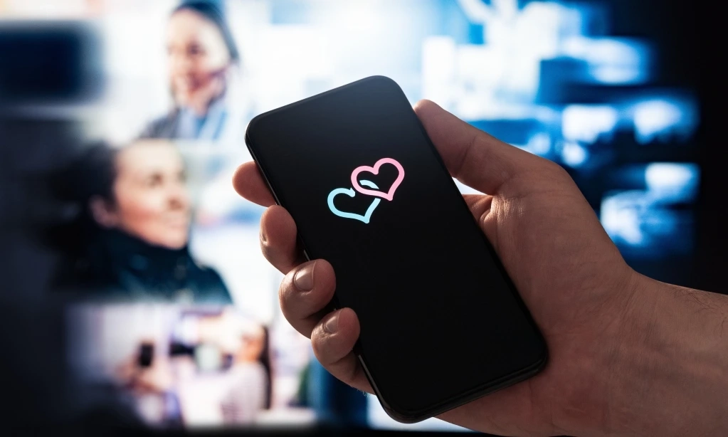 <p id="isPasted"><em>Love Scamming</em> Dan Pengaruh Hubungan Ayah-Anak Perempuan</p>