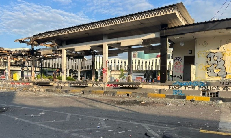 <p>7 Halte Transjakarta Dibakar Saat Demonstrasi</p>