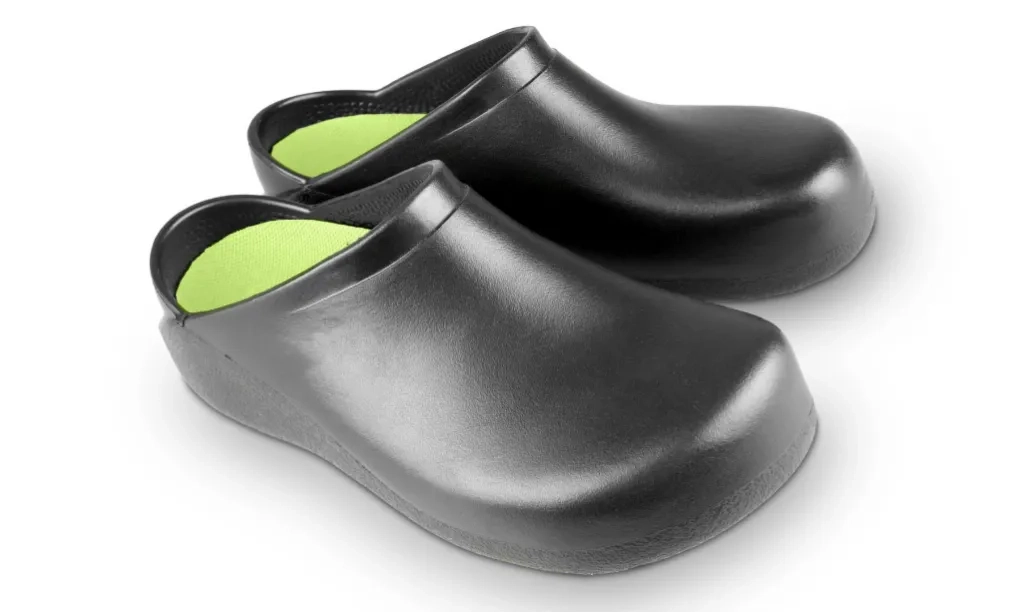 <p>Risiko Kesehatan Kaki Di Balik Gaya Trendi Sepatu Clog</p>