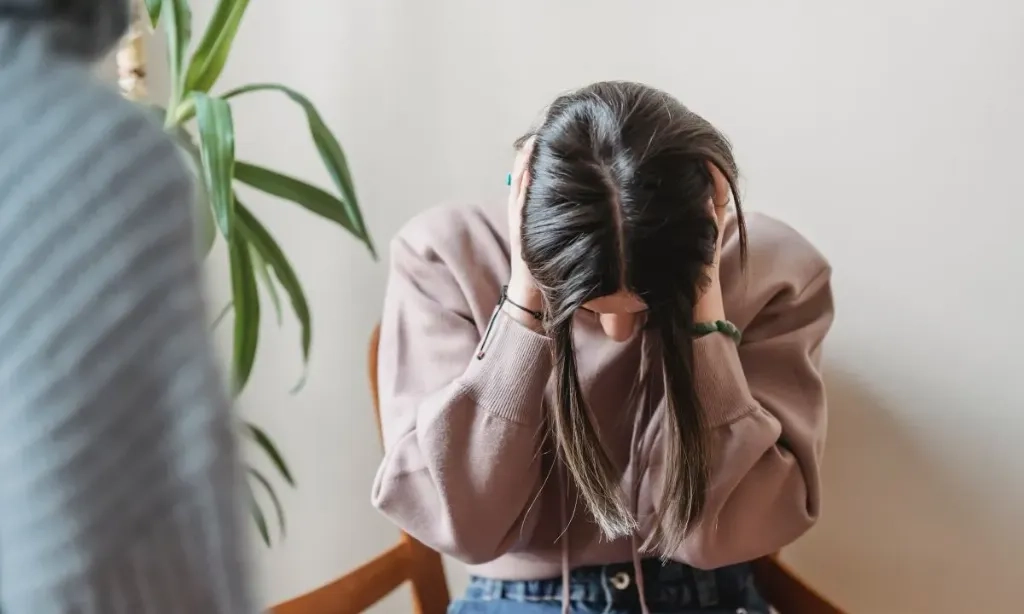 <p>Makan Hingga Rehat Informasi Bantu Atasi Kecemasan Karena Kabar Buruk</p>