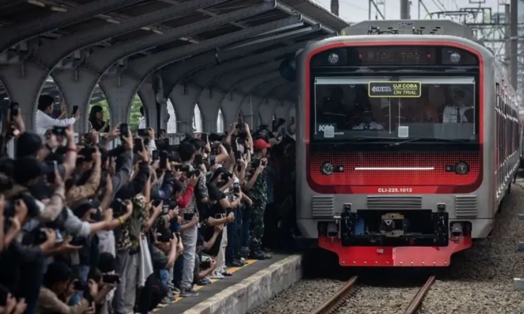 <p>KRL Senin (1/9) Beroperasi Normal, 1.063 Perjalanan Sesuai Jadwal</p>