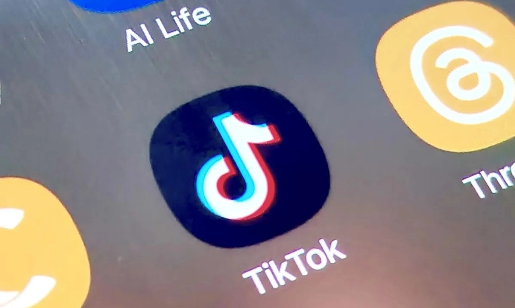 <p>Tutup Live TikTok Saat Demonstrasi Langgar Kebebasan Berekspresi</p>