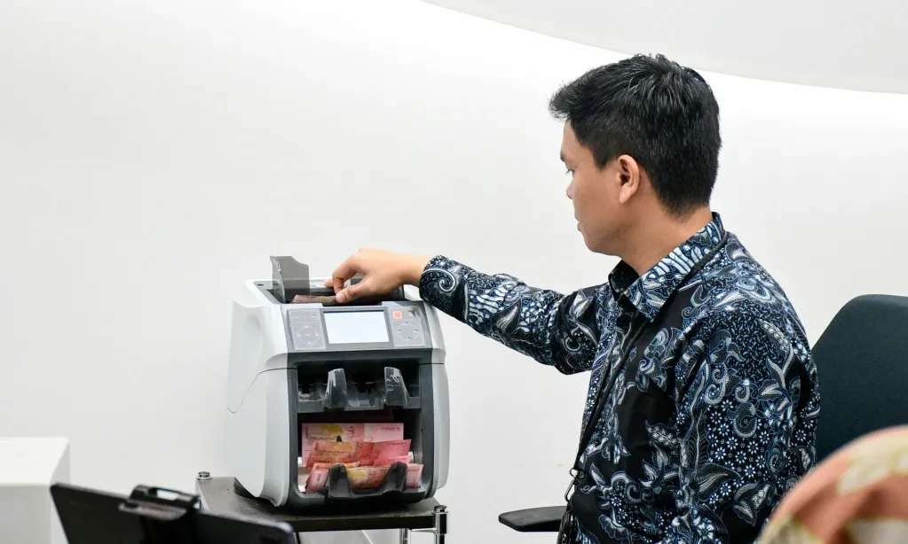 <p>Rupiah Melemah Imbas Demo, Analis: Suku Bunga The Fed Jadi Penahan</p>