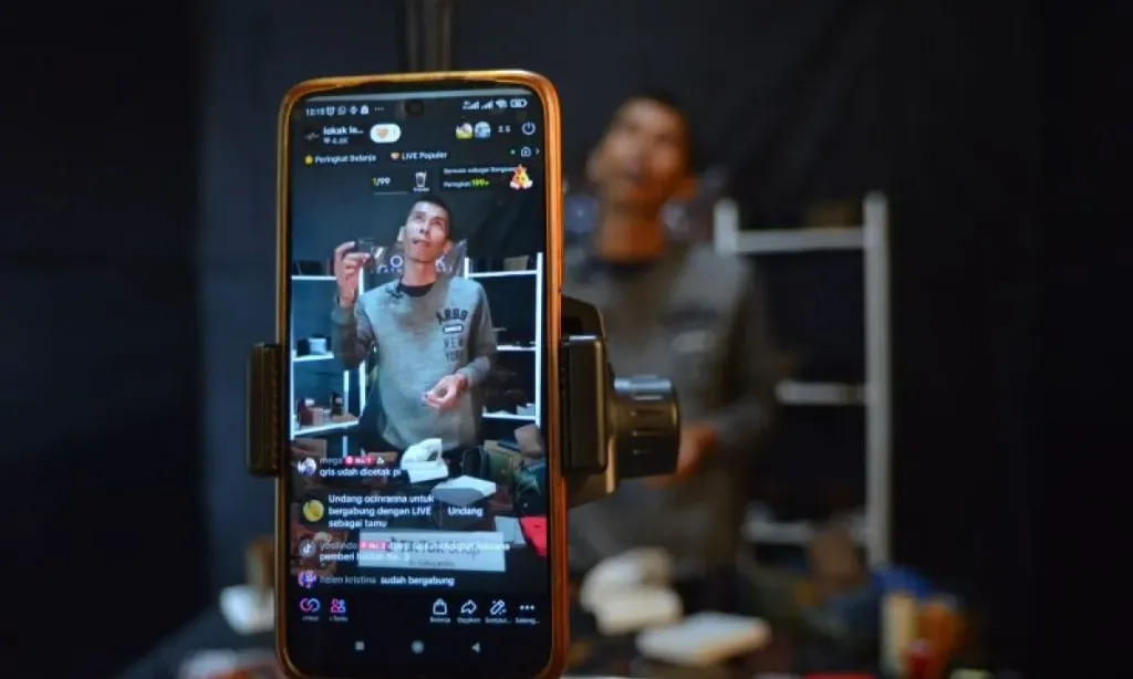 <p id="isPasted">Fitur Live TikTok Mati, Omzet UMKM Turun&nbsp;</p>