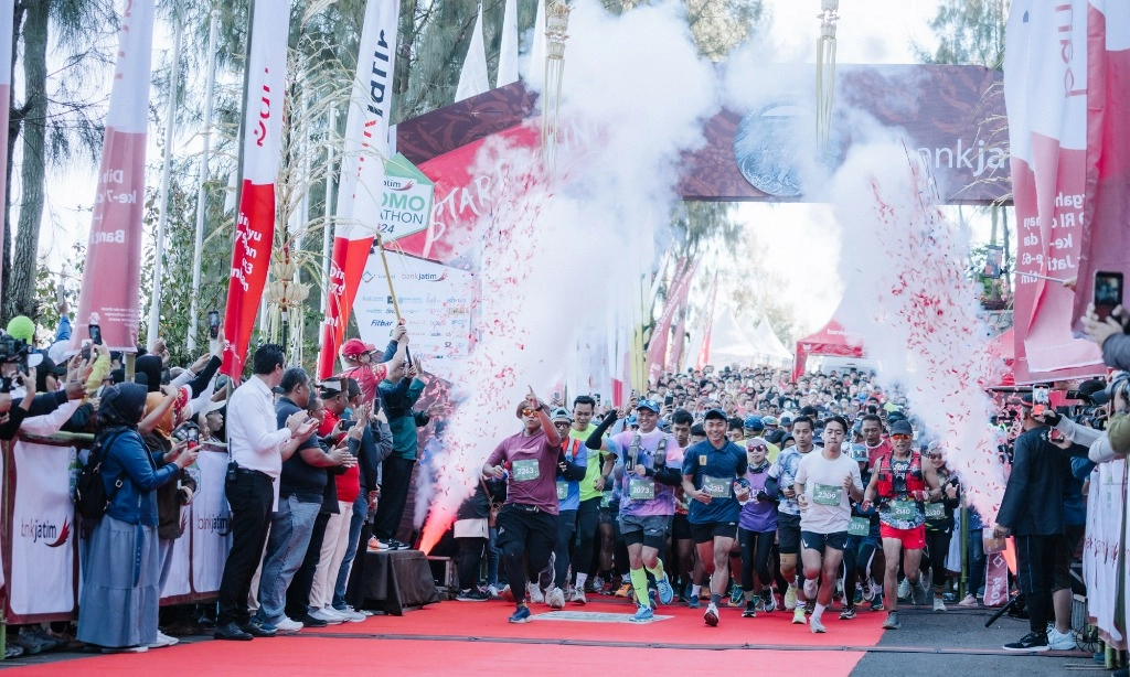<p>Lebih Dari 2.000 Pelari Ramaikan Bromo Marathon 2025&nbsp;</p>