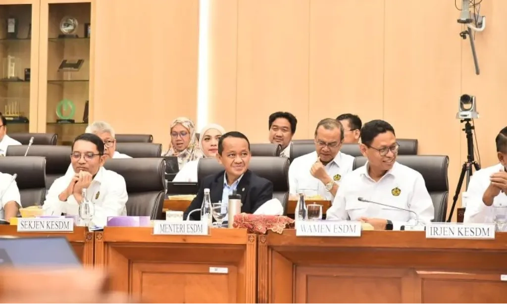 <p>Tok! DPR Setujui Pagu ESDM Naik 166% Jadi Rp21 T Di 2026</p>