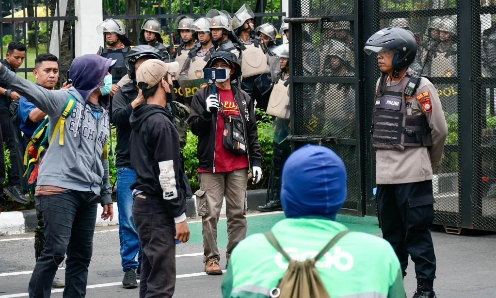 <p>Unair Desak Penegakan Hukum Pelaku Kekerasan Saat Demonstrasi&nbsp;</p>