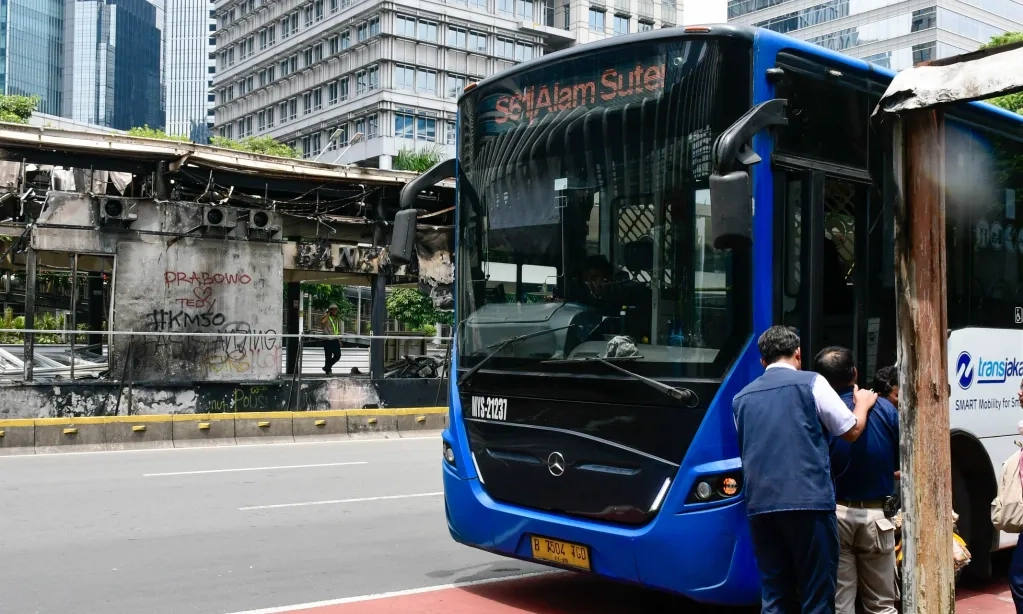 <p>Menjaga Halte Agar Tak Selalu Menjadi &#39;Korban&#39;</p>