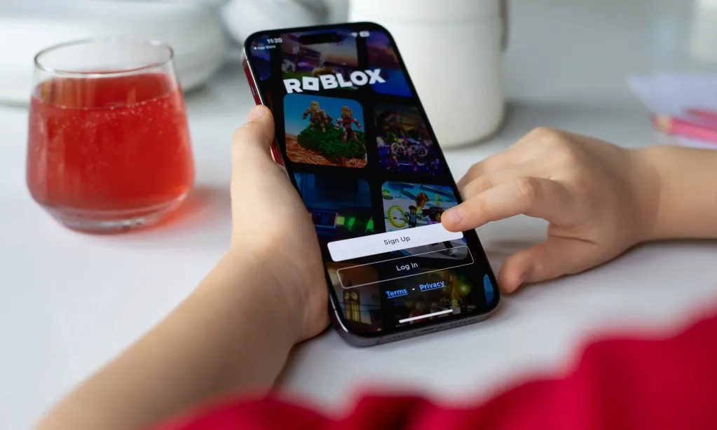 <p>Roblox Terapkan Verifikasi Wajah&nbsp;</p>