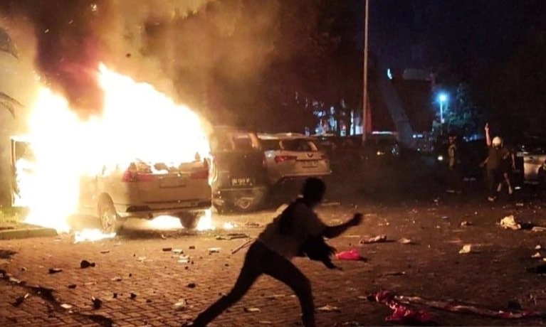 <p>Demo Berujung Rusuh, Pemerintah Didesak Bentuk Tim Pencari Fakta Independen</p>