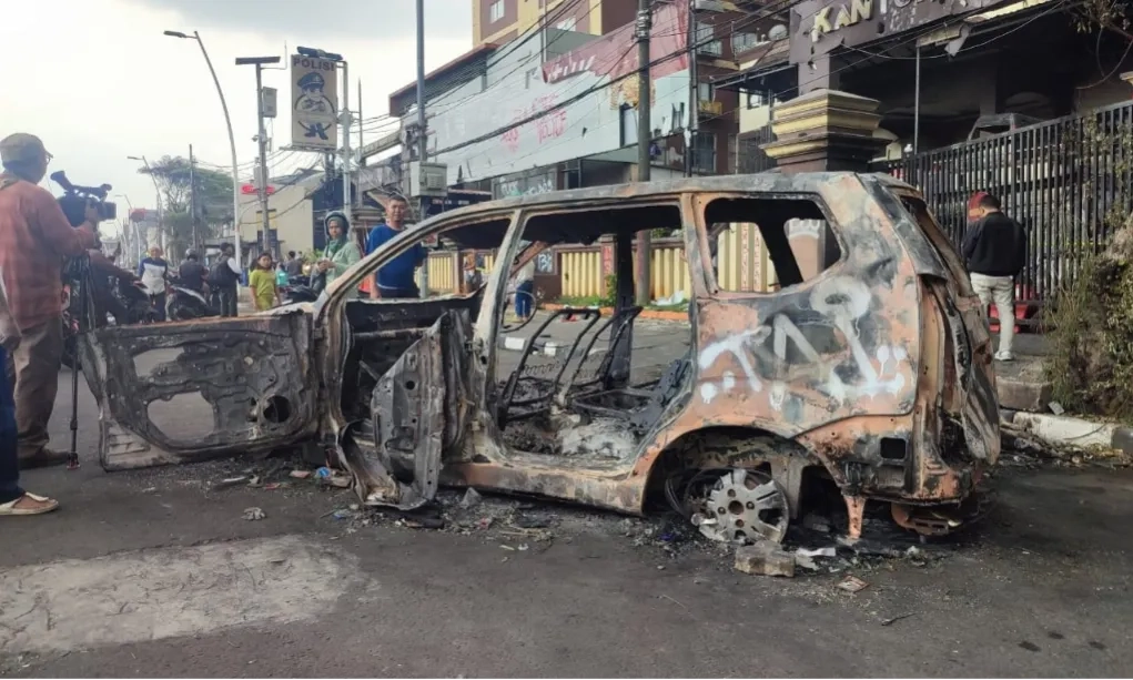 <p id="isPasted">Banyak Fasilitas Publik Rusak Akibat Demo, OJK: Ditanggung Asuransi</p>