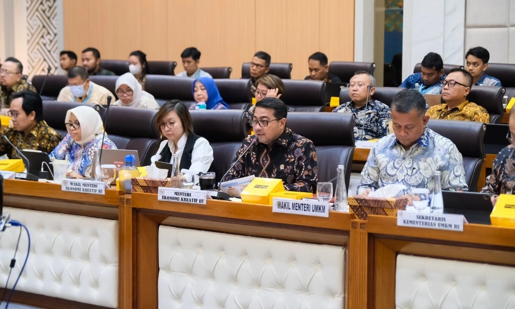 <p dir="ltr" id="isPasted">Fesyen, Kriya Dan Kuliner Kekuatan Utama Pasar Ekraf Indonesia</p>