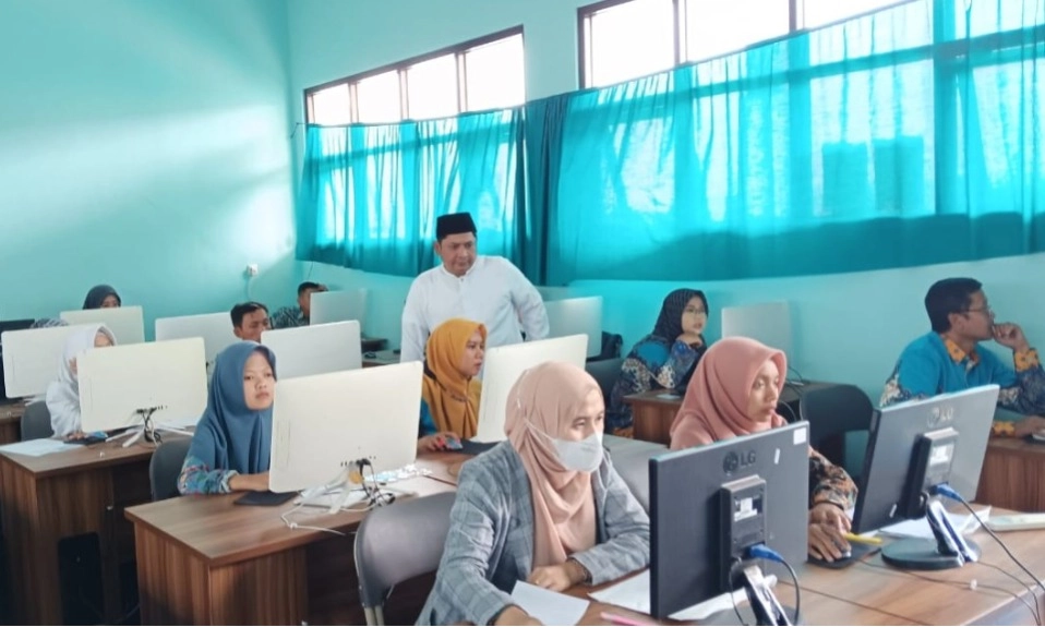<p>Guru Madrasah Ikut PPG 2025 Melonjak Tinggi&nbsp;</p>