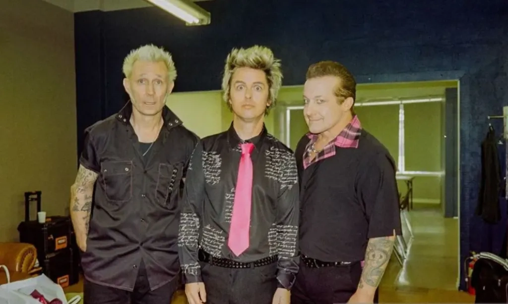 <p id="isPasted">Green Day Rilis Trailer <em>New Years Rev</em>, Kisah Tentang Energi Punk</p>