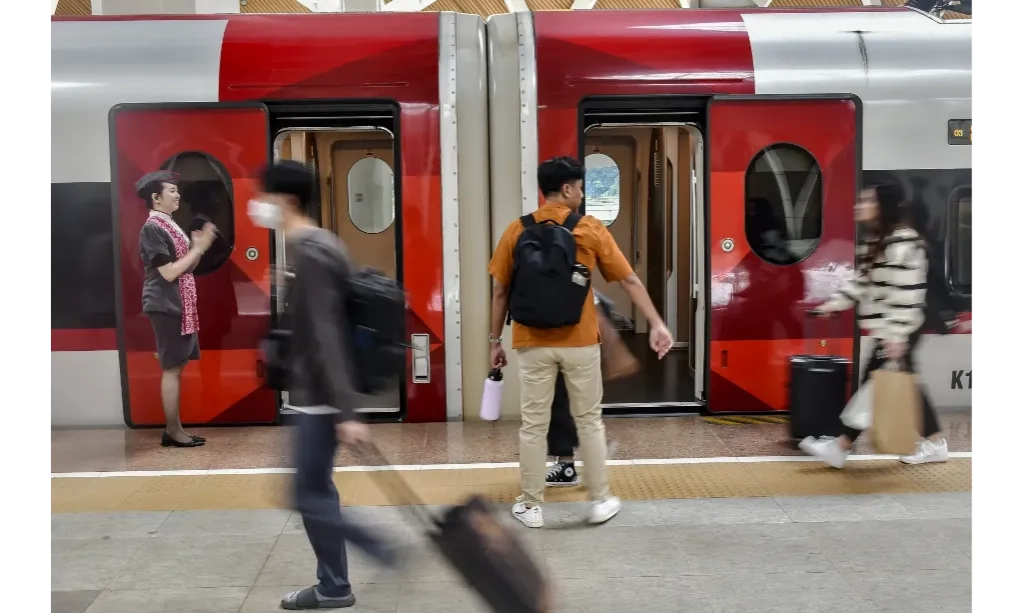 <p>Whoosh Jadi Semacam &#39;Wahana&#39; Buat Turis Malaysia&nbsp;</p>