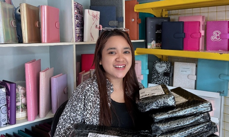 <p id="isPasted">Bananas Bindery, Bantu Anak Muda Semakin Kreatif Dan Produktif &nbsp;</p>