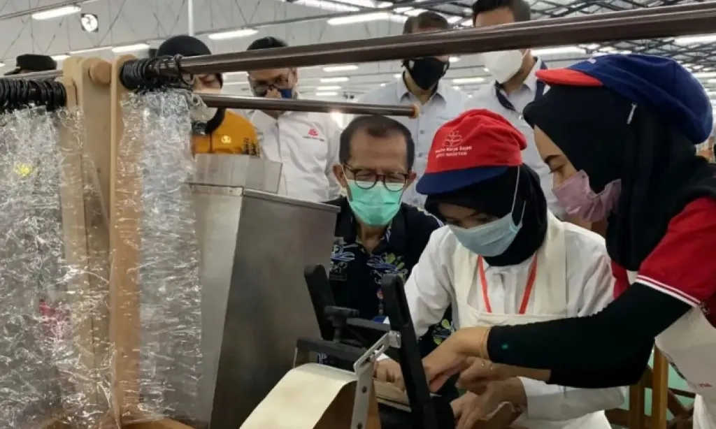 <p>Kemenaker Masih Verifikasi Isu PHK Massal Gudang Garam</p>