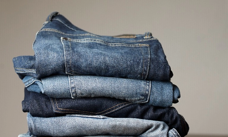 <p>Jeans Tetap Awet, Begini Trik Mencucinya</p>