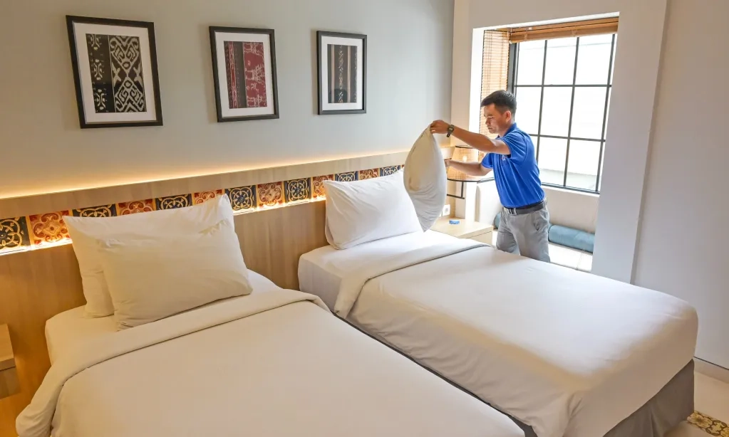 <p id="isPasted">Tarif Hotel Di Lombok Dan Bali Selatan Naik Jelang MotoGP Indonesia</p>