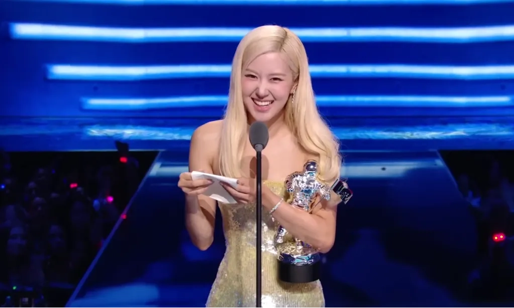 <p>Rose &quot;Blackpink&quot; Cetak sejarah Di MTV VMA 2025 Berkat Lagu &quot;APT.&quot;</p>