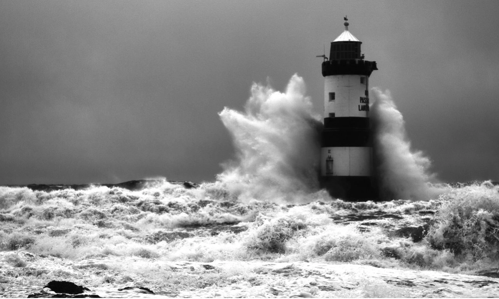 <p>BMKG Peringatkan Gelombang 6 M Selatan NTB</p>