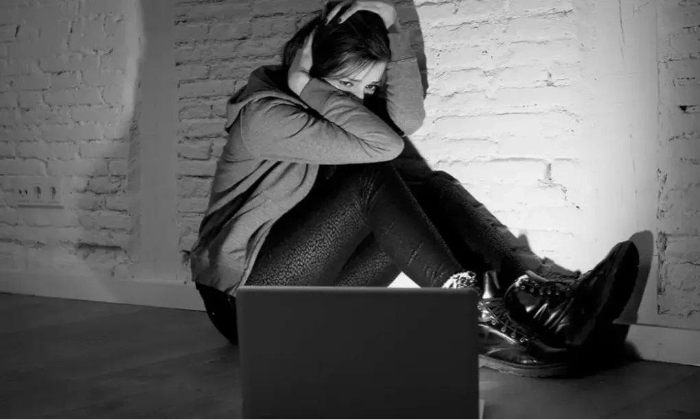 <p id="isPasted">Mengenali Ragam Pelecehan Seksual <em>Online</em></p>