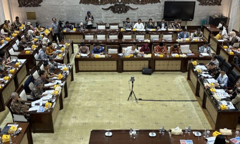 <p id="isPasted">DPR Tegur Gaya Bicara Menkeu Baru: Boleh Koboi Tapi Ada Isinya</p>