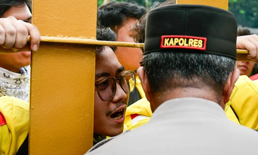 <div dir="auto" id="isPasted">INDEF Yakin Ekonomi Syariah Mampu Jawab Tuntutan 17+8</div>