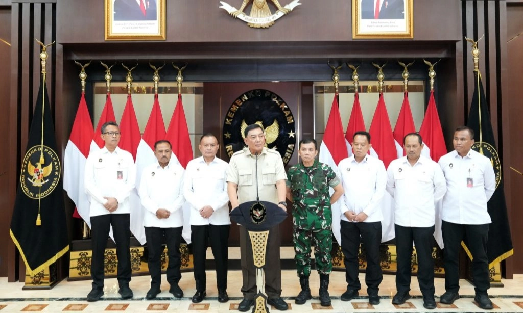 <p>Rangkap Menko Polkam-Menhan Timbulkan Penyalahgunaan Wewenang</p>
