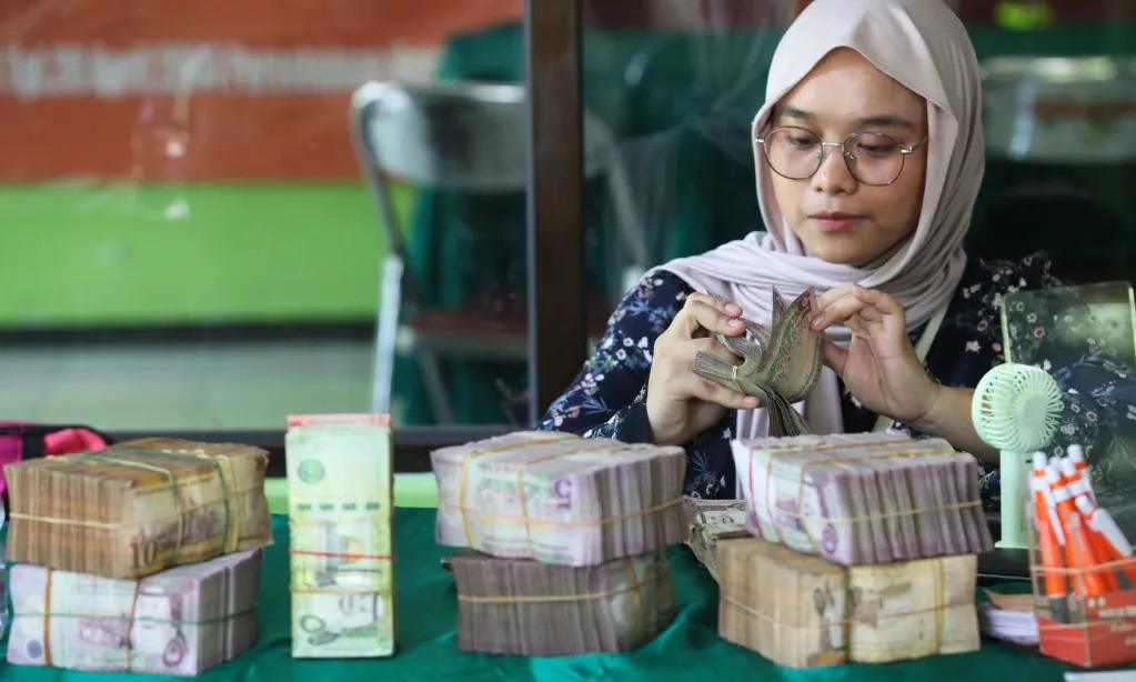 <p>KPK Telusuri Uang Korupsi Haji Hingga ke PBNU</p>