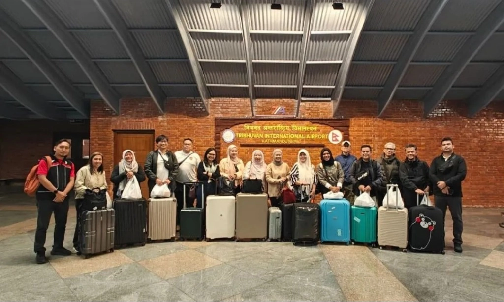 <p>Kemenlu Pulangkan 18 WNI Dari Nepal</p>