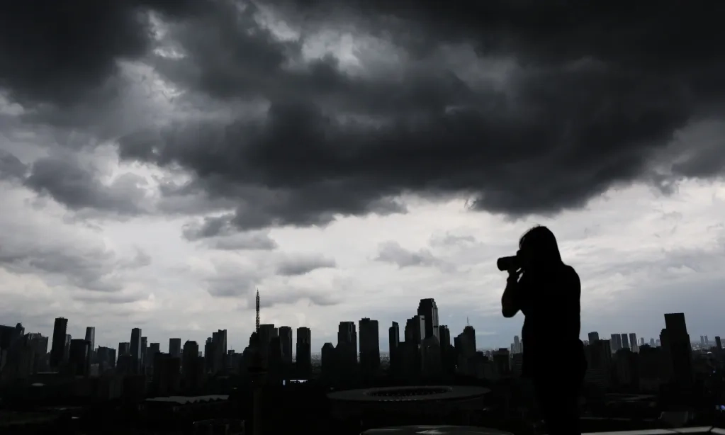 <p>BMKG Ingatkan Kejadian Banjir dan Longsor Beruntun&nbsp;</p>